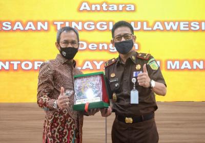PENANDATANGAN MoU KEJATI SULUT DENGAN PT. BANK RAKYAT INDONESIA MANADO SECARA BERSAMA DENGAN KEJAKSAAN AGUNG RI DAN KEJATI SE-INDONESIA